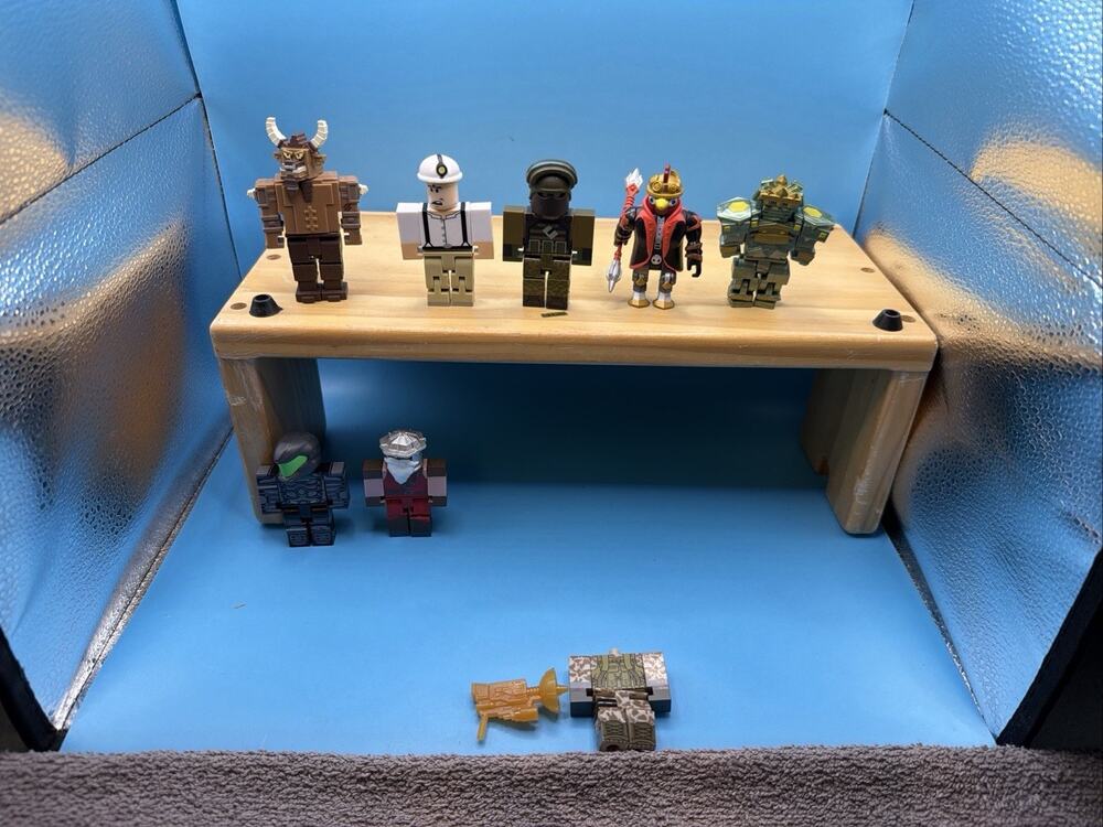 Terraria World Jazwares Toy Action Figure Lot Of 7Figures 1headless Body & Gun